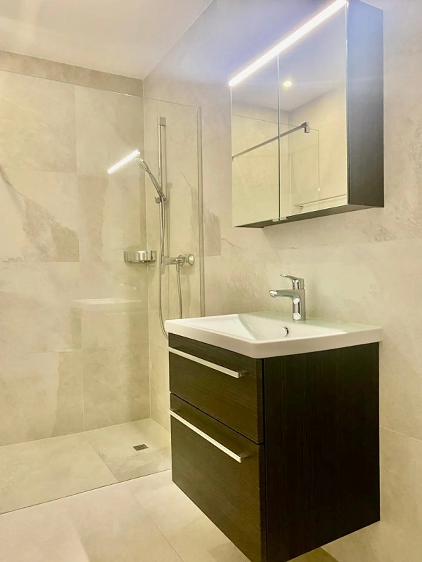 Exclusive 2.5-room apartment (1st floor) - Photo 10 of 11