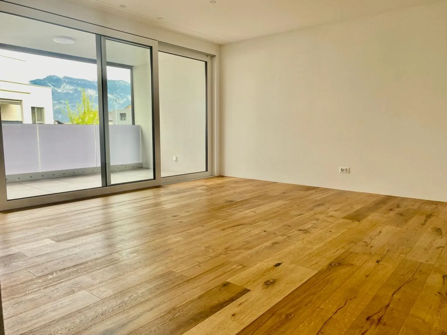 Exclusive 2.5-room apartment (1st floor) - Photo 3 of 11