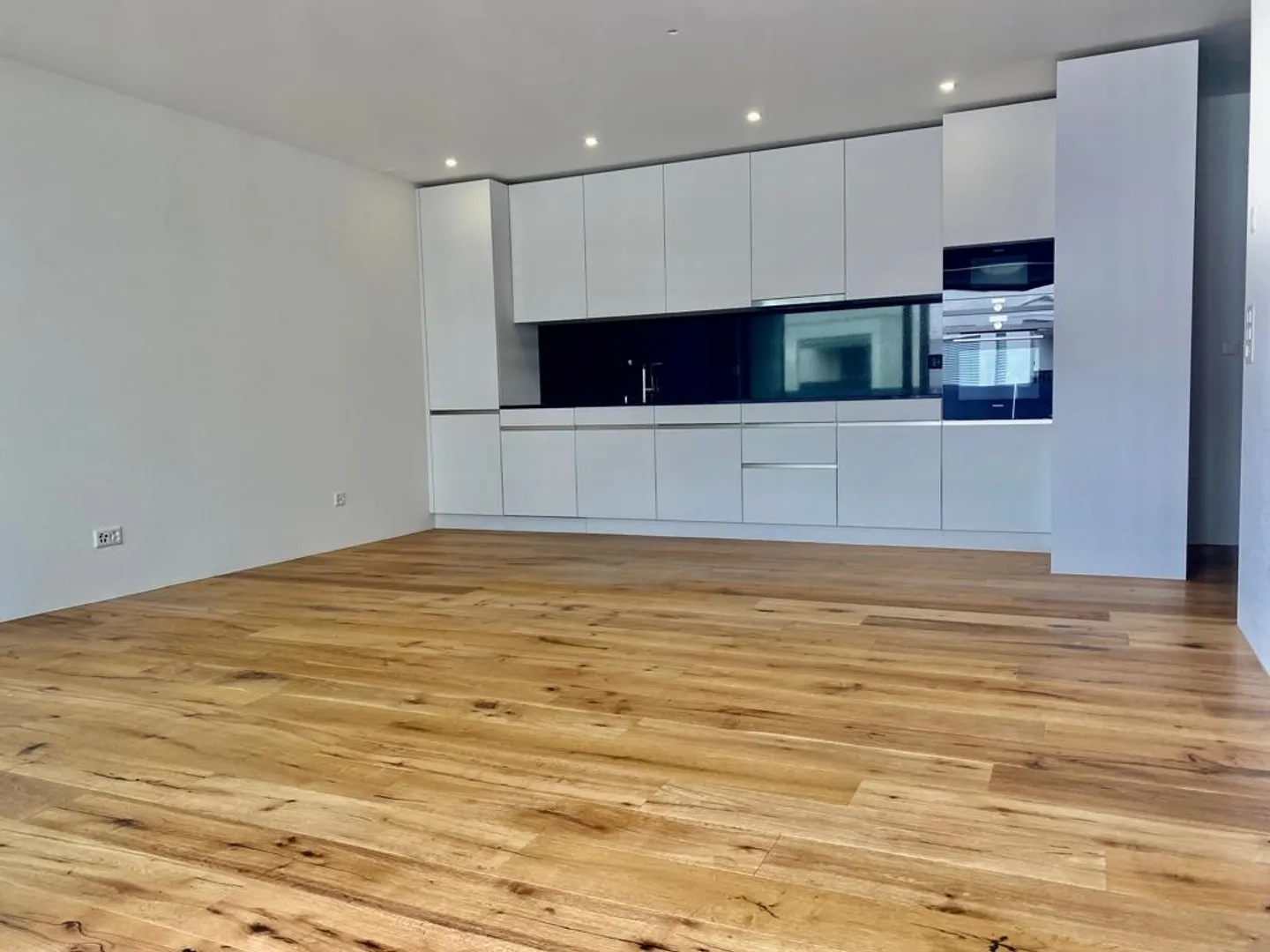 Exclusive 2.5-room apartment (1st floor) - Photo 4 of 11