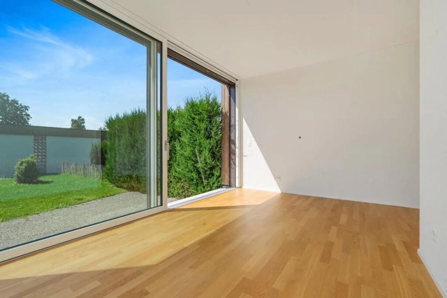 La tua nuova casa da sogno con giardino sul lago di Murten! - Foto 3 di 11
