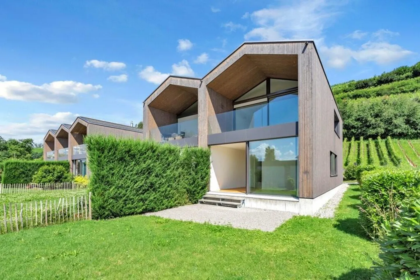 La tua nuova casa da sogno con giardino sul lago di Murten! - Foto 2 di 11