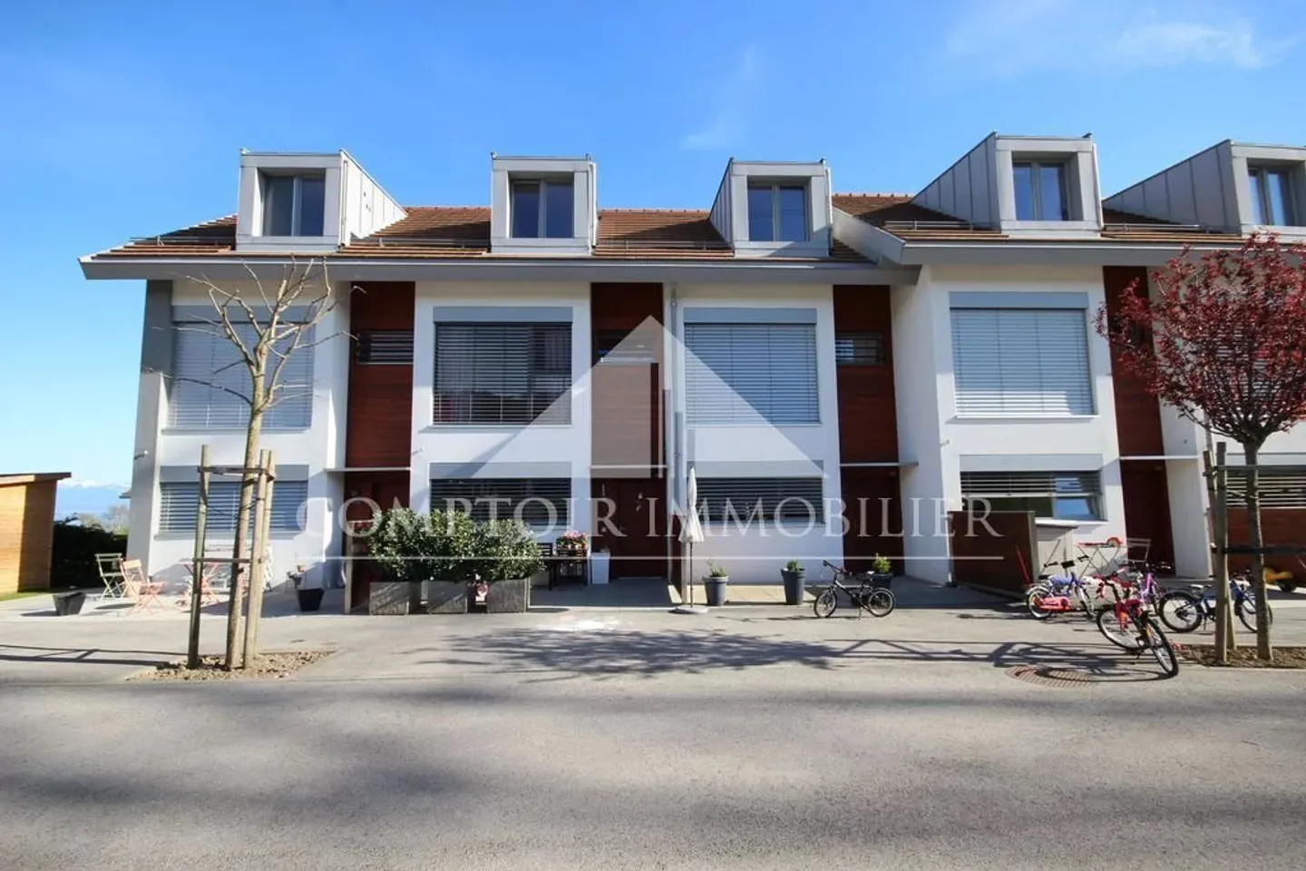 6-room Villa - Photo 1 of 5