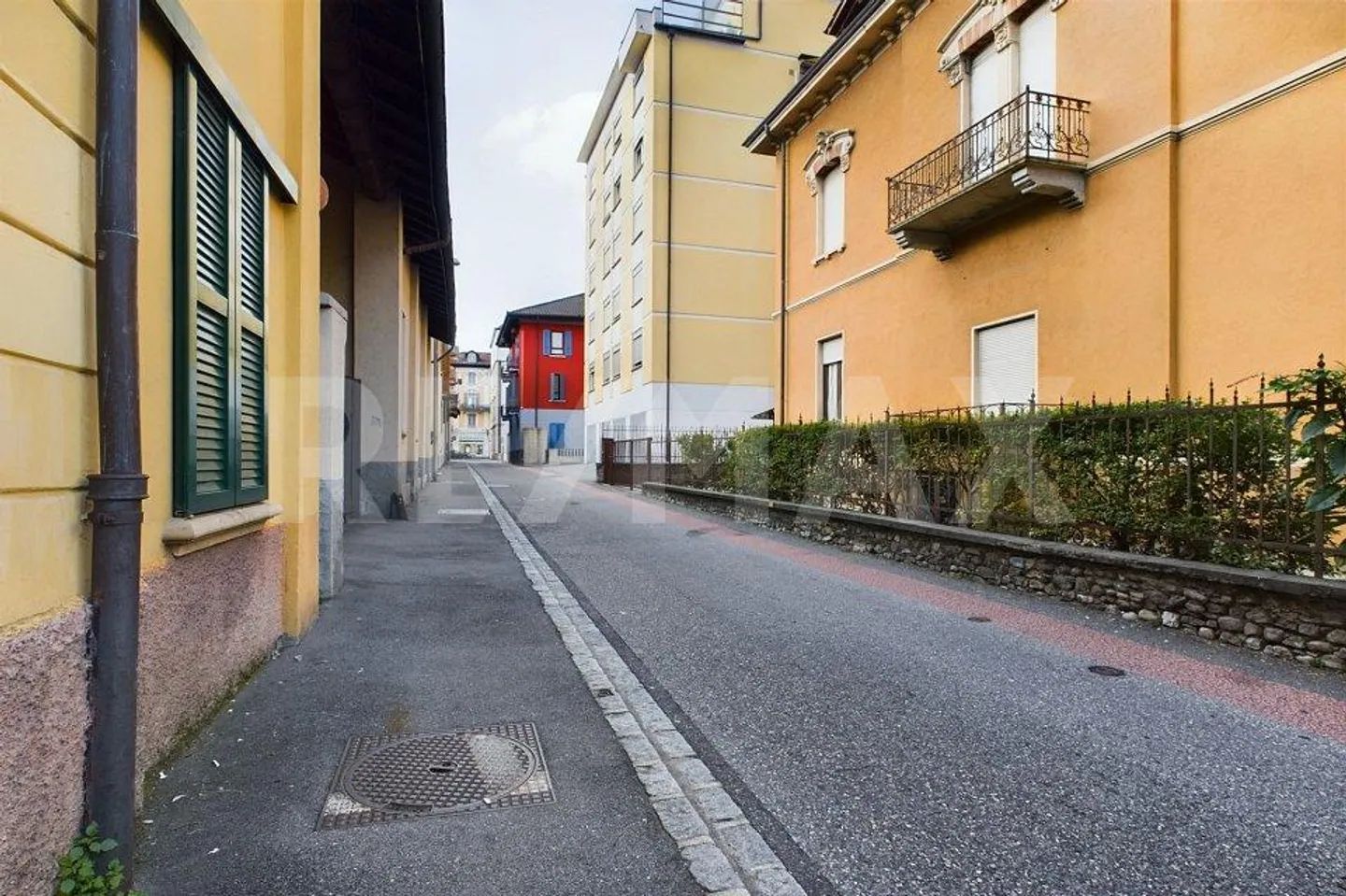 Appartamento luminoso e ristrutturato di 2,5 stanze con terrazza - Foto 11 di 11