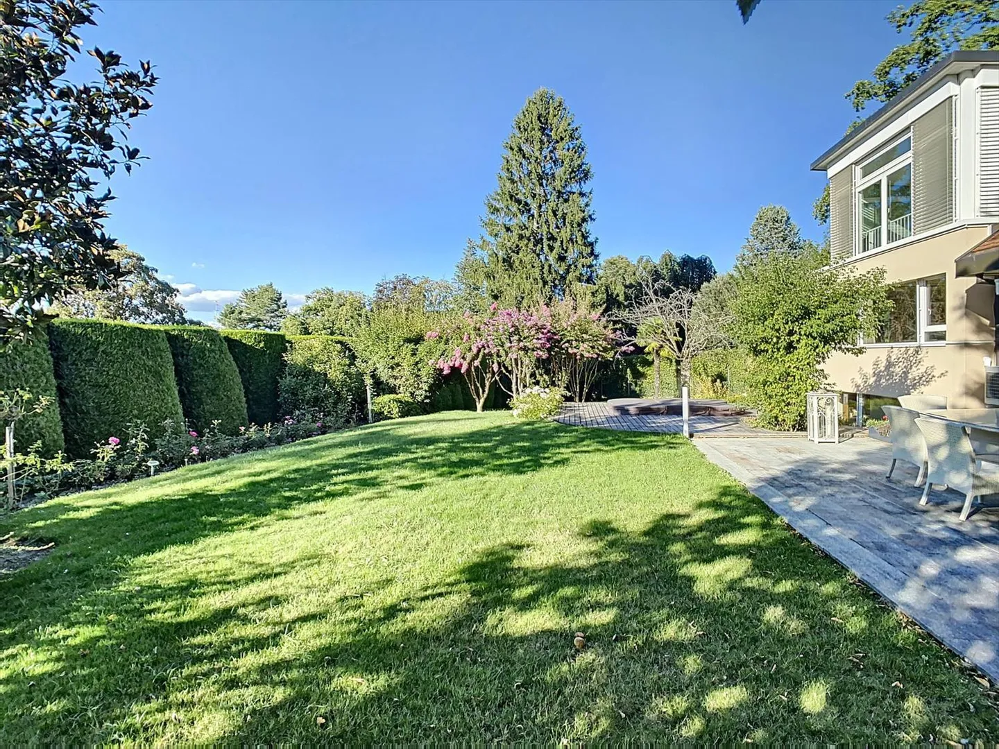 Charming house to renovate with lake view - Photo 5 of 8