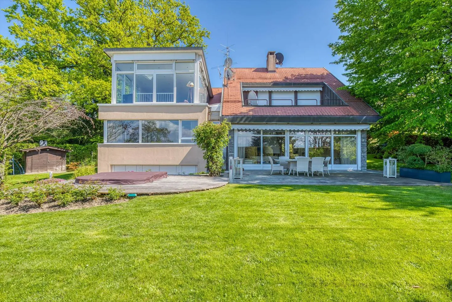 Charming house to renovate with lake view - Photo 7 of 8