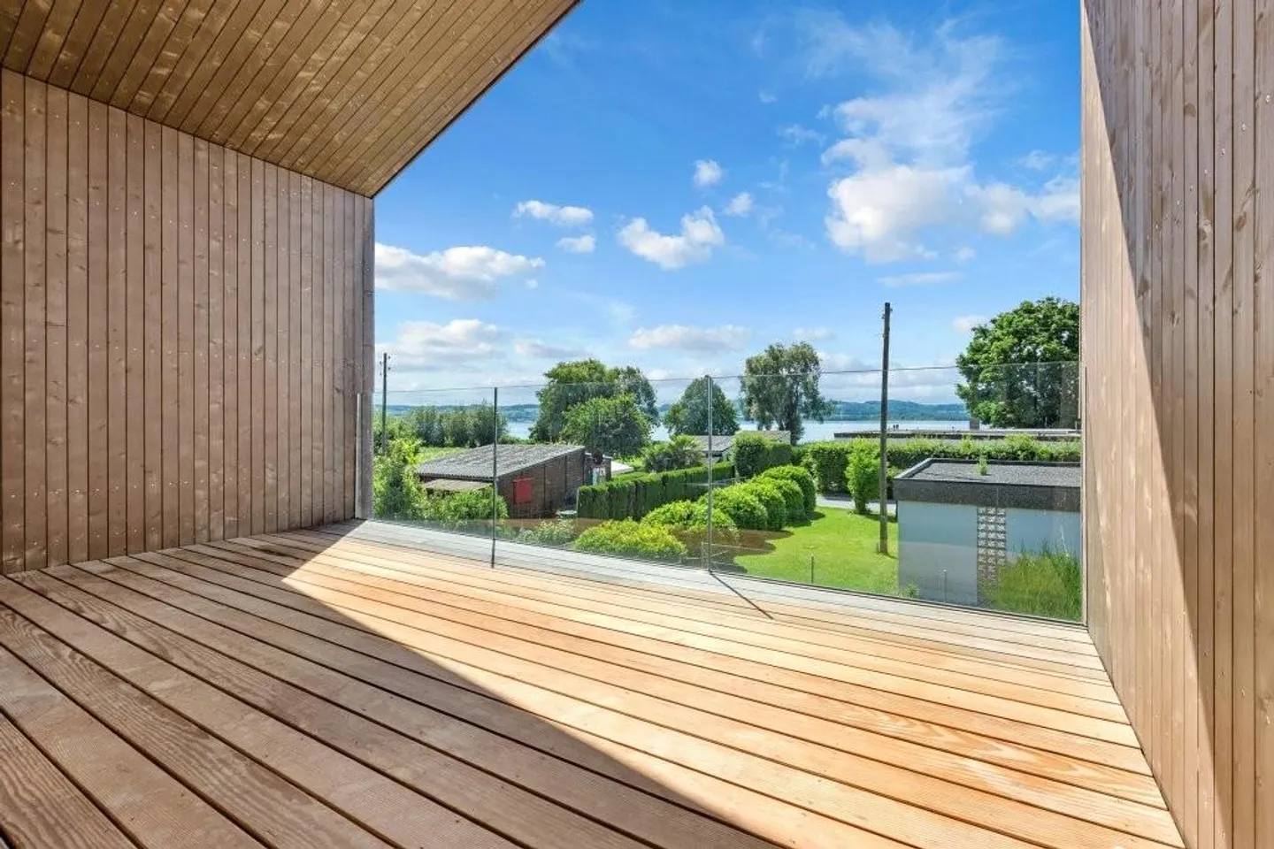 La tua nuova casa da sogno con giardino sul lago di Murten! - Foto 4 di 11