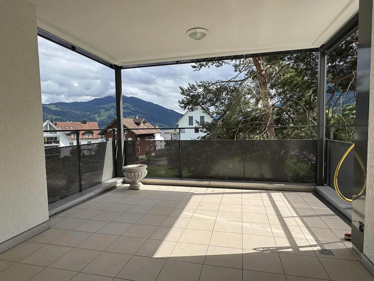 Appartamento esclusivo appena ristrutturato di 4,5 stanze con vista - Foto 2 di 16