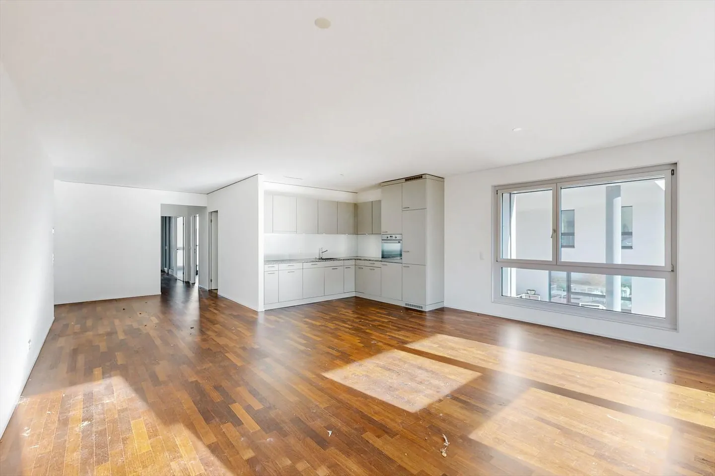 Modern and cozy apartment - Photo 3 of 10