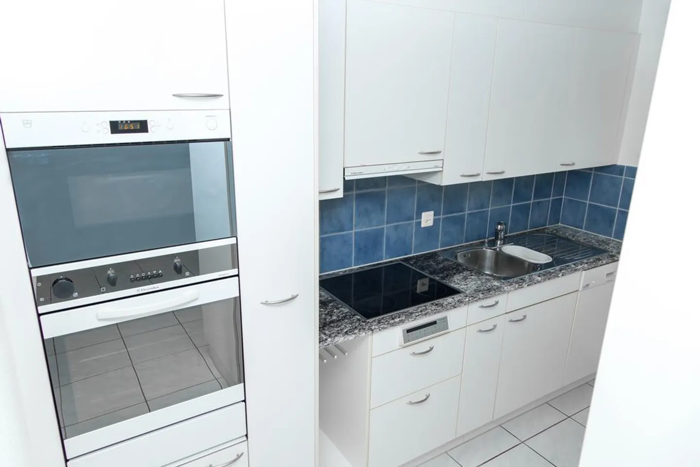 Garden apartment near village center! - Photo 4 of 12