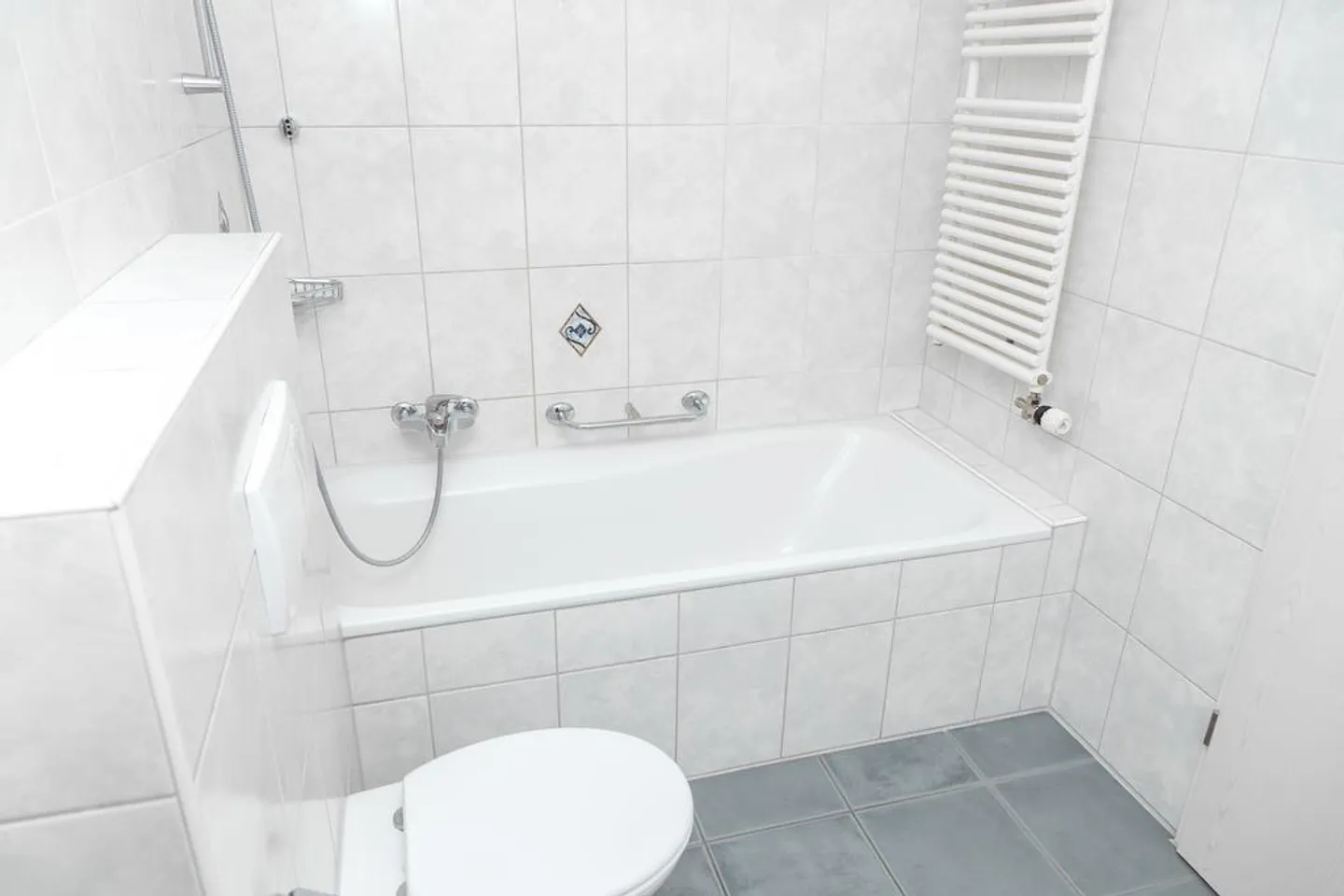 Garden apartment near village center! - Photo 10 of 12