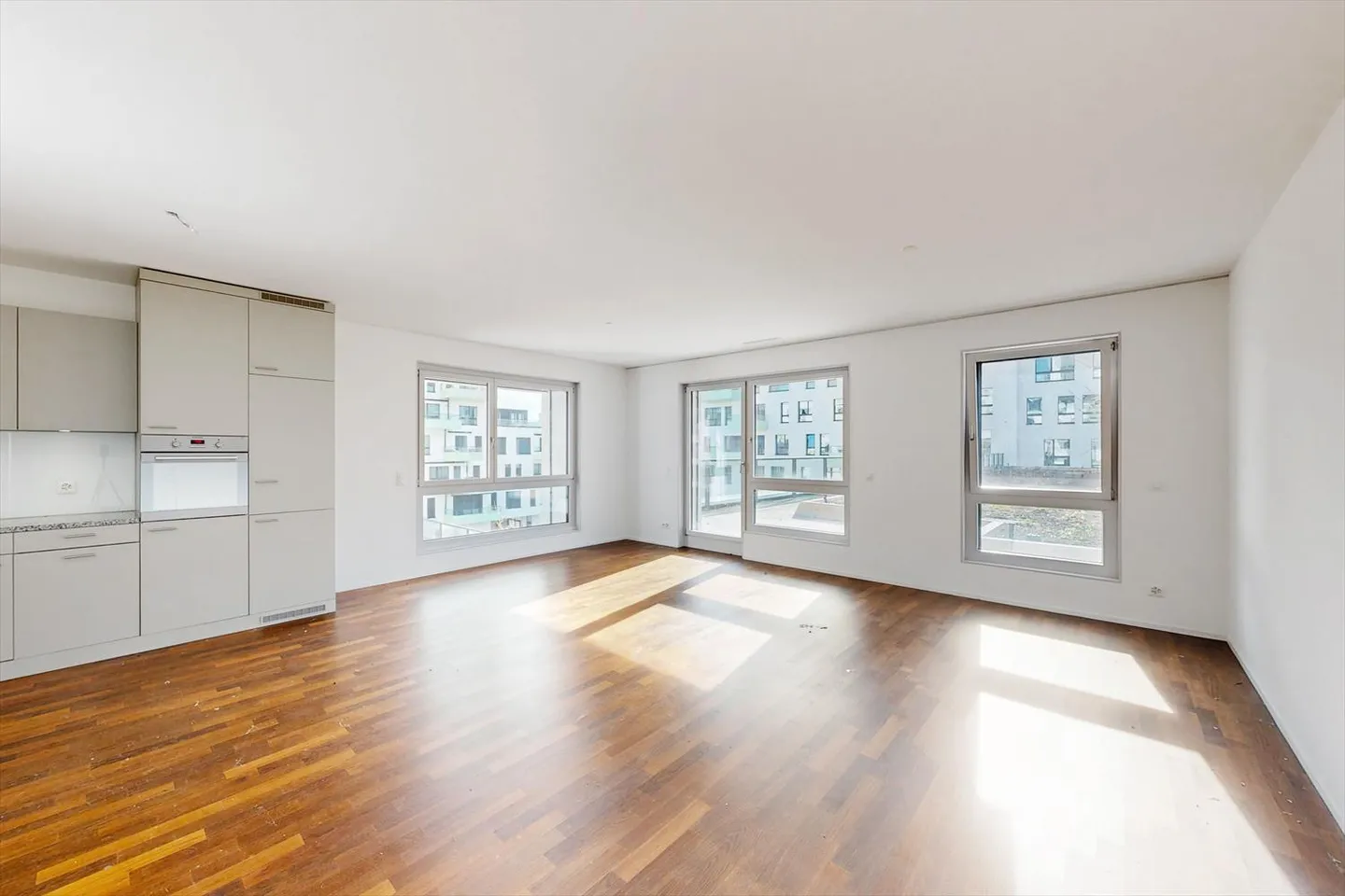 Modern and cozy apartment - Photo 2 of 10
