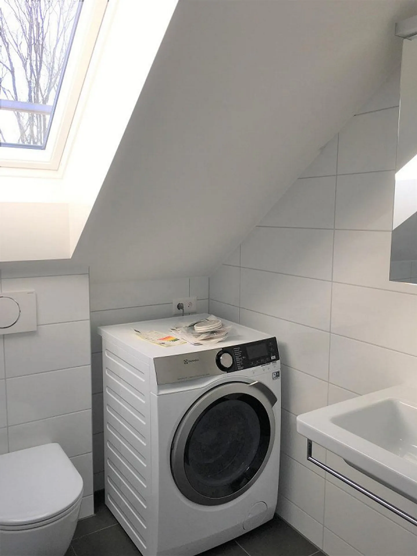 Appartamento luminoso e moderno con 3 camere in posizione centrale - Foto 4 di 10