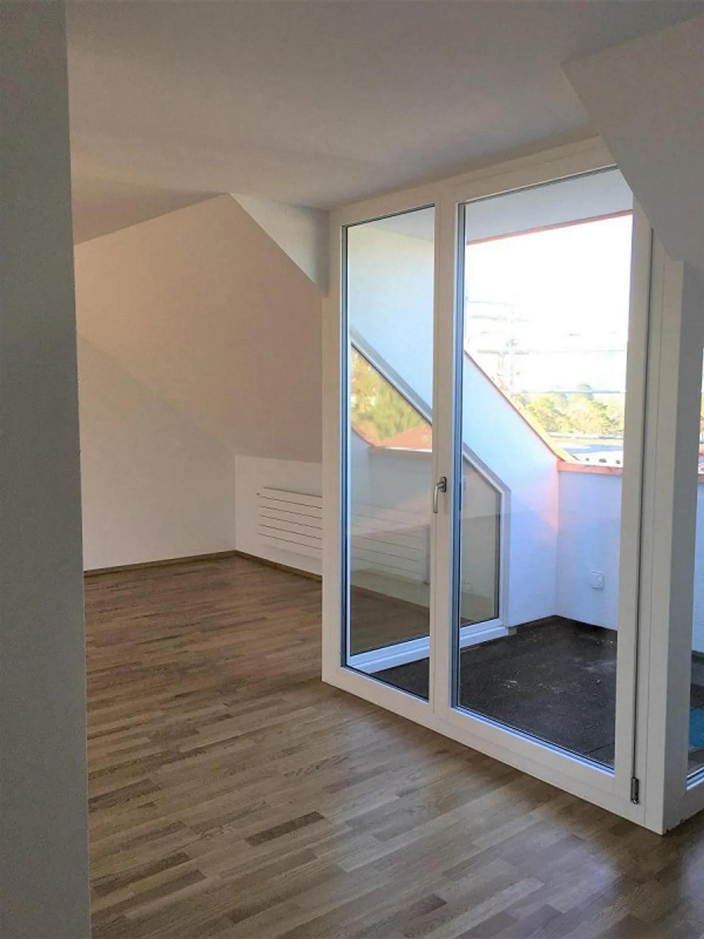 Appartamento luminoso e moderno con 3 camere in posizione centrale - Foto 8 di 10