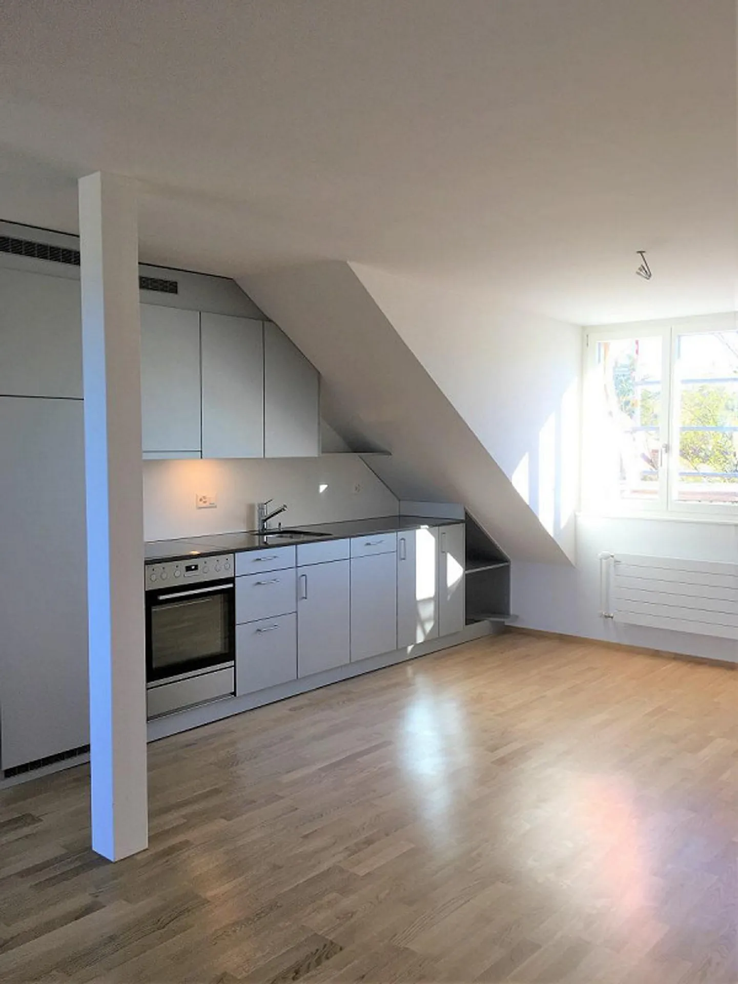 Appartamento luminoso e moderno con 3 camere in posizione centrale - Foto 1 di 10