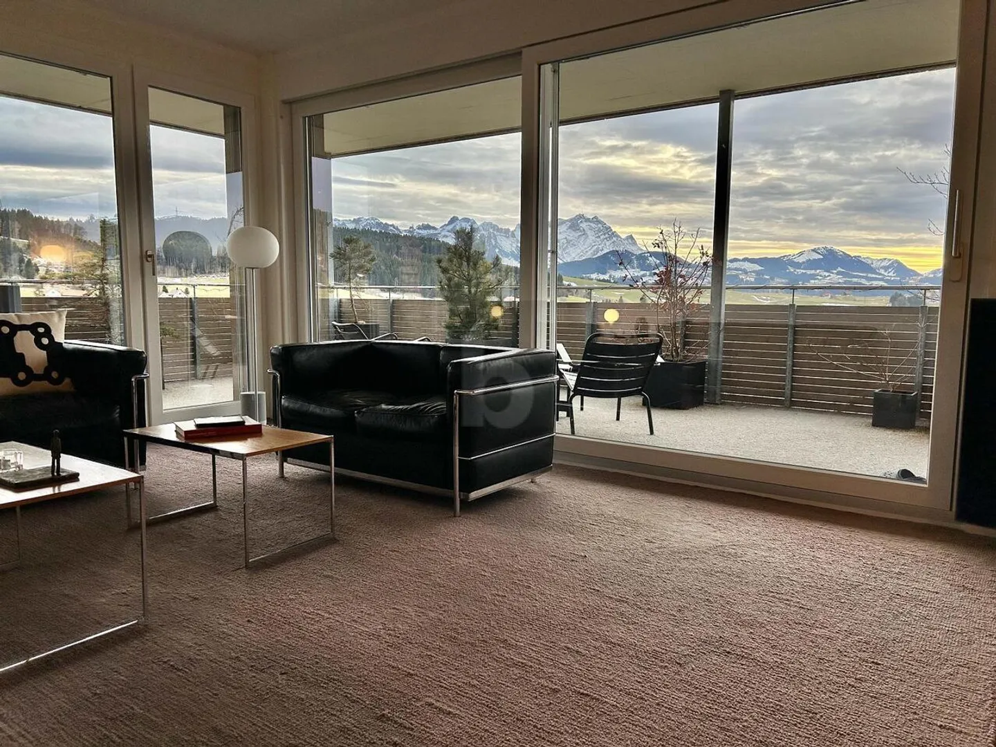 PANORAMA-LAGE MIT BALKON - Foto 1 von 6