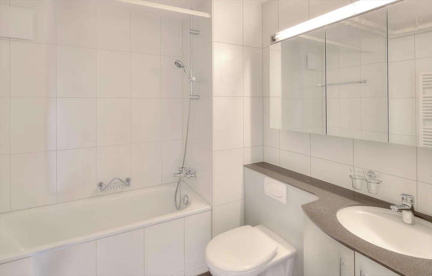 "This is where your apartment search ends!" - Photo 3 of 7