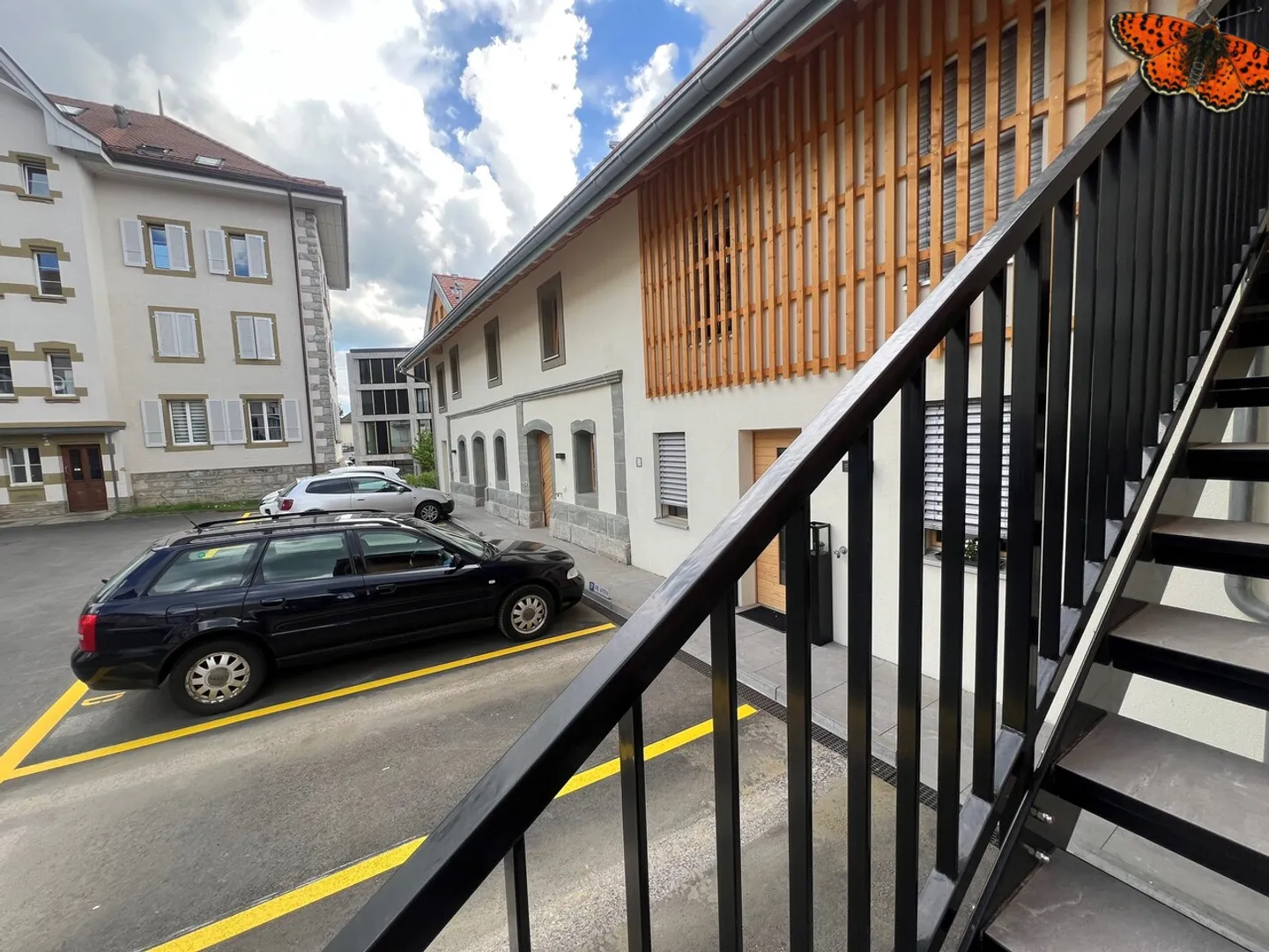 A SMALL HOUSE OVER THREE FLOORS IN ROMONT - 3 ½ ROOMS - Photo 1 of 18