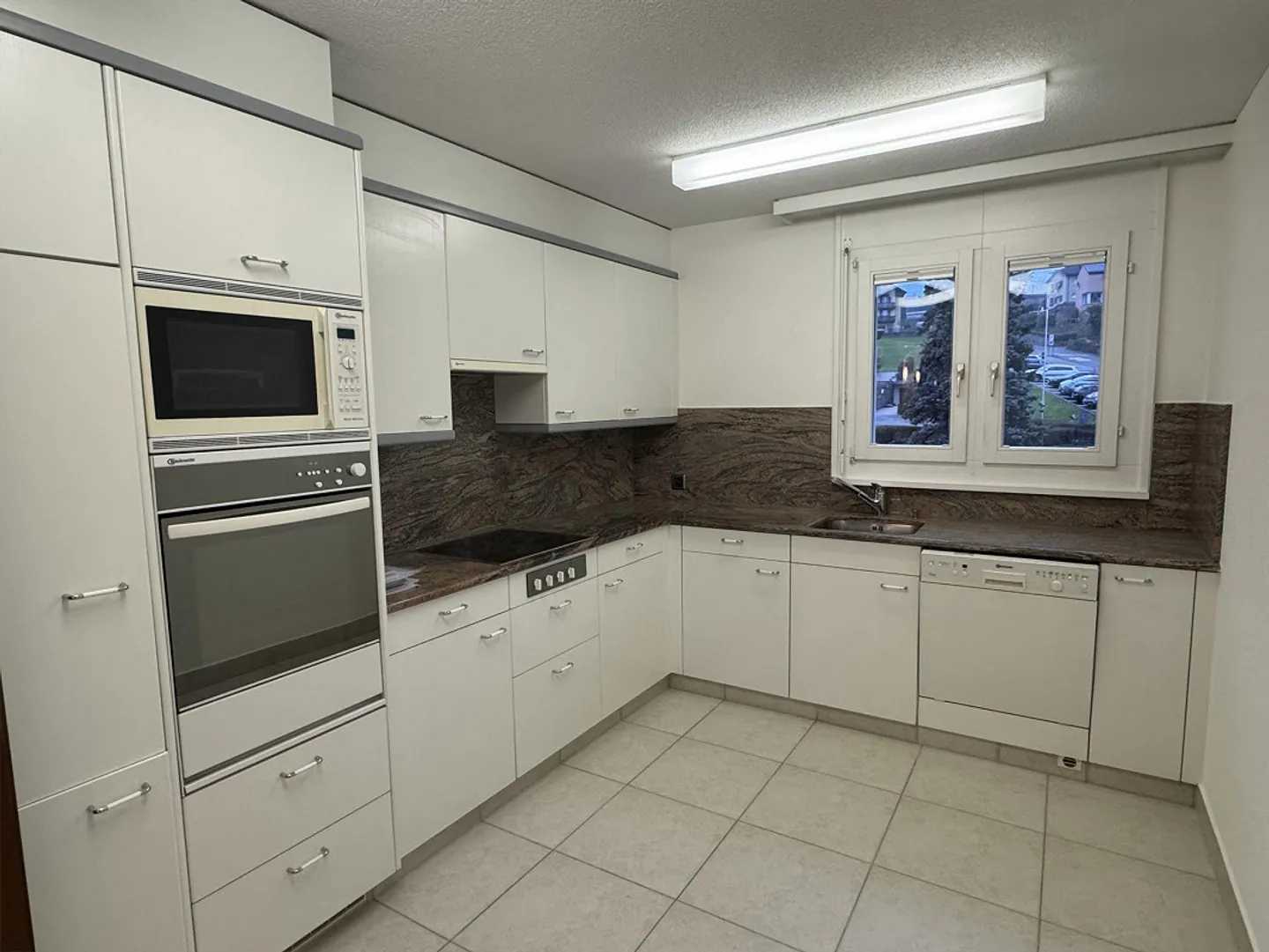 Appartamento esclusivo appena ristrutturato di 4,5 stanze con vista - Foto 12 di 16