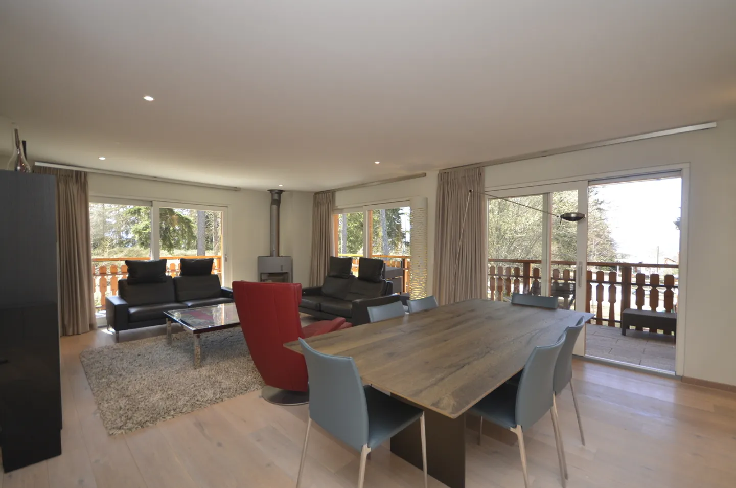 Very nice 4-room apartment for rent year-round in a small building - Photo 3 of 12