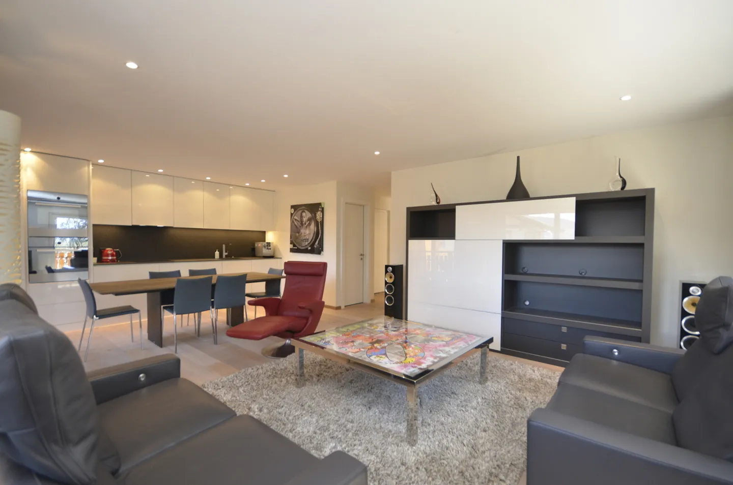Very nice 4-room apartment for rent year-round in a small building - Photo 11 of 12