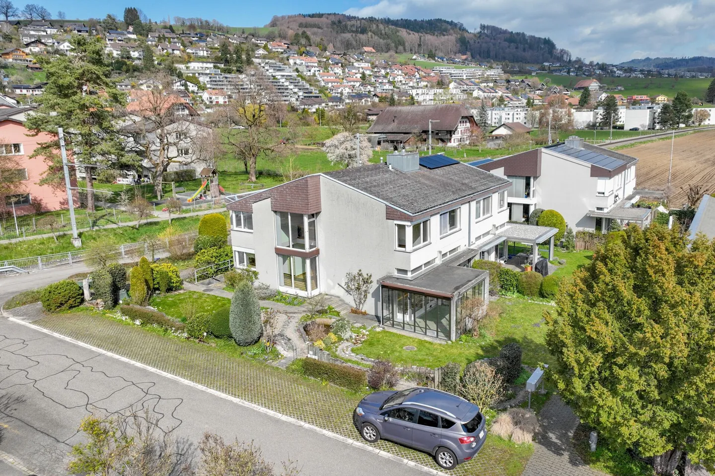 Caractère, Lumière et Espace pour le Nouveau : Maison avec Connexion à la Nature et à la Ville - Photo 1 sur 8
