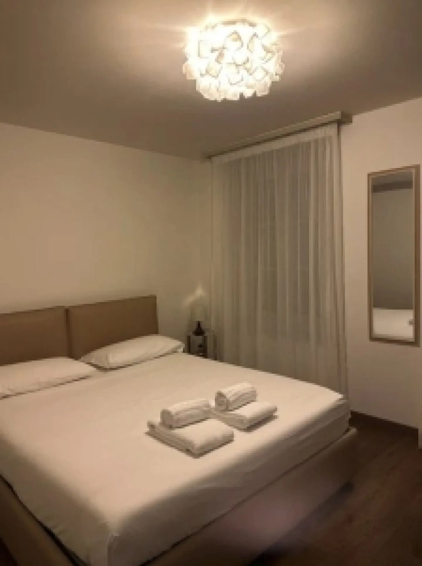 Très joli logement de 2,5 pièces meublé en plein centre ville de Neuchâtel - Photo 3 sur 4