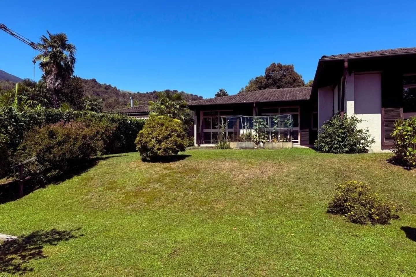 Terreno edificabile esclusivo in un complesso residenziale ben curato con piscina, campo da tennis e parco - Foto 3 di 15