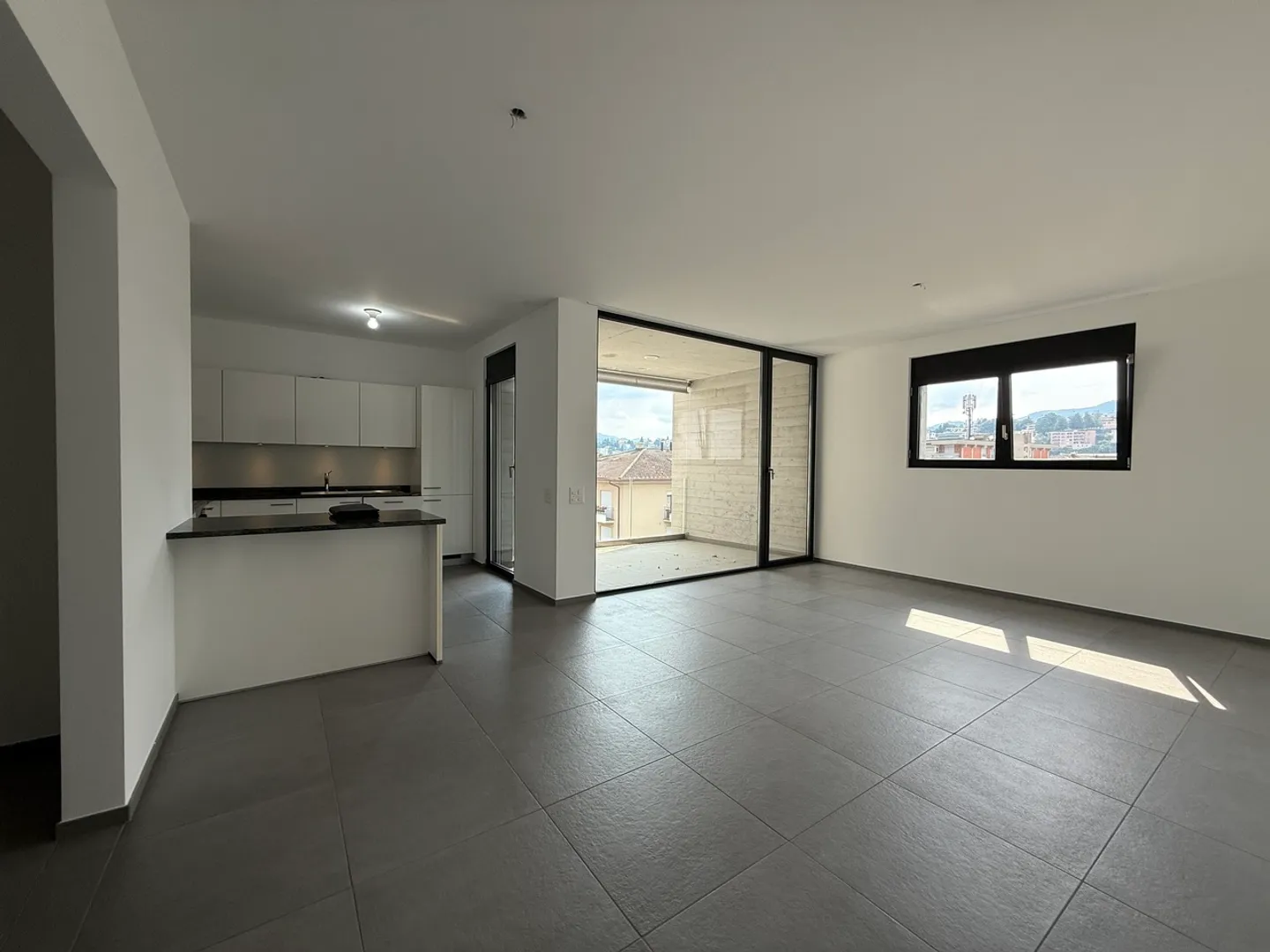 NOUVEAU ET SPACIEUX 2.5 CHAMBRES - Photo 5 sur 12