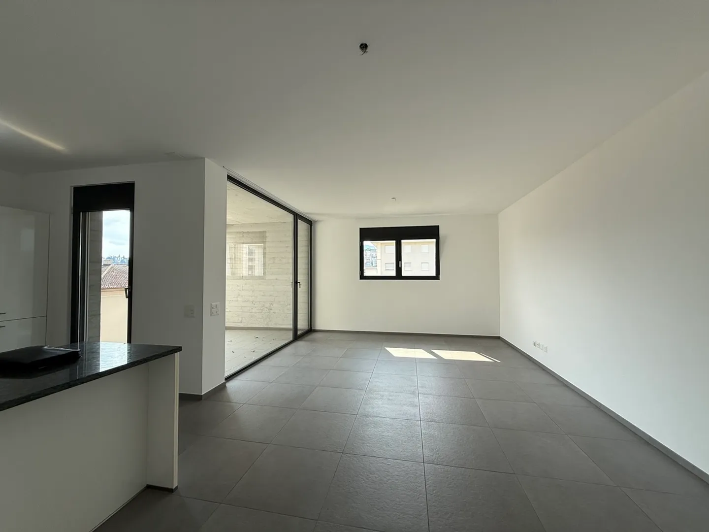 NOUVEAU ET SPACIEUX 2.5 CHAMBRES - Photo 3 sur 12