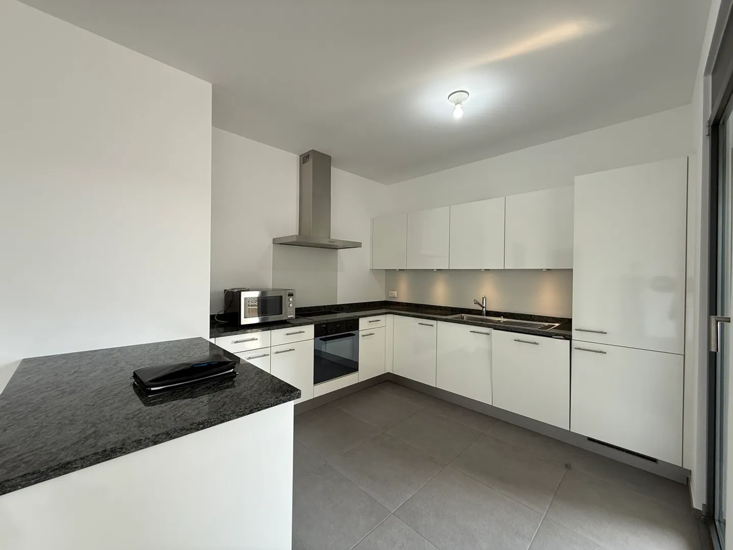 NOUVEAU ET SPACIEUX 2.5 CHAMBRES - Photo 7 sur 12