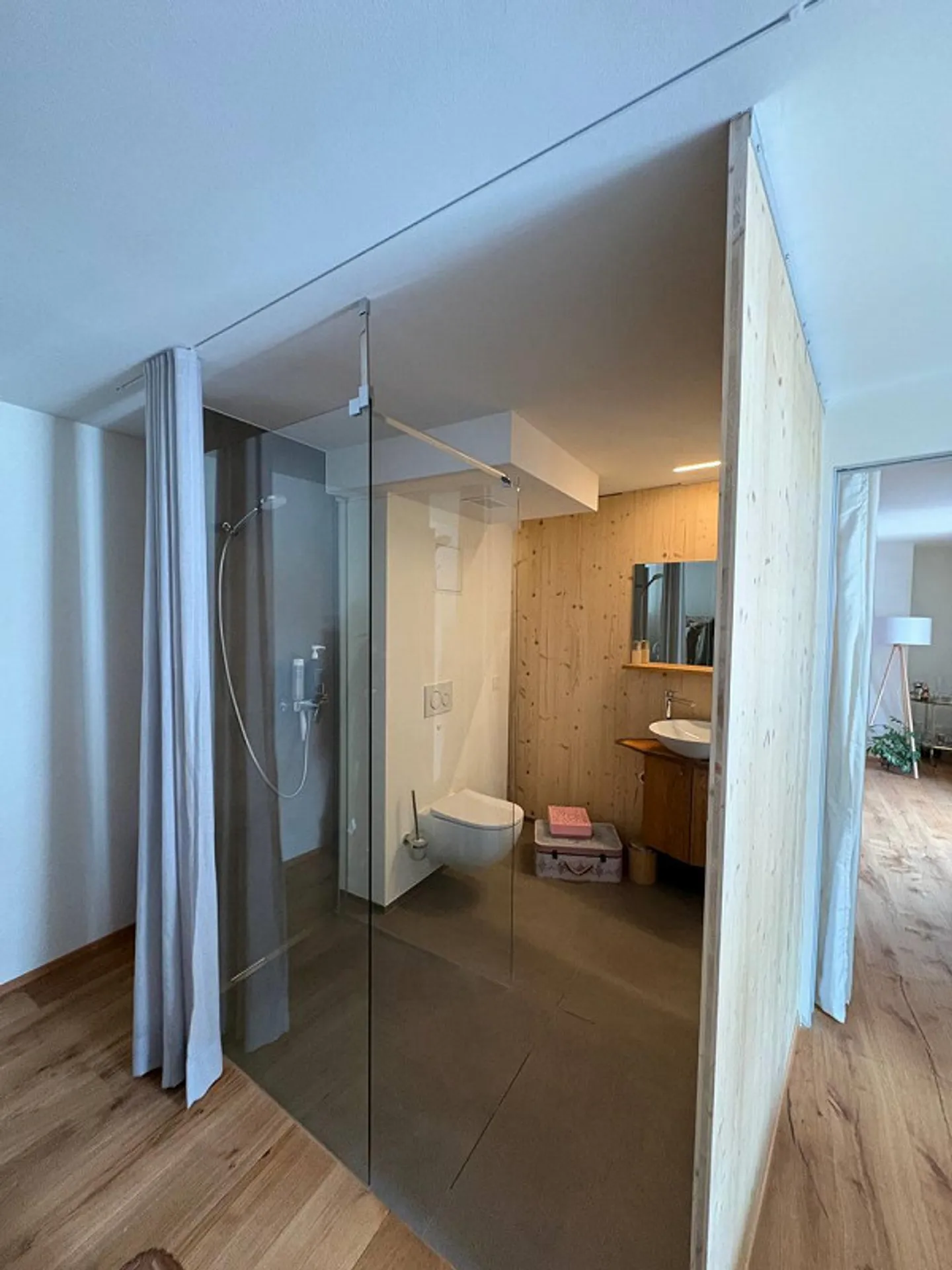 Moderne 1.5-Zimmer-Wohnung mit Balkon - Foto 3 von 6