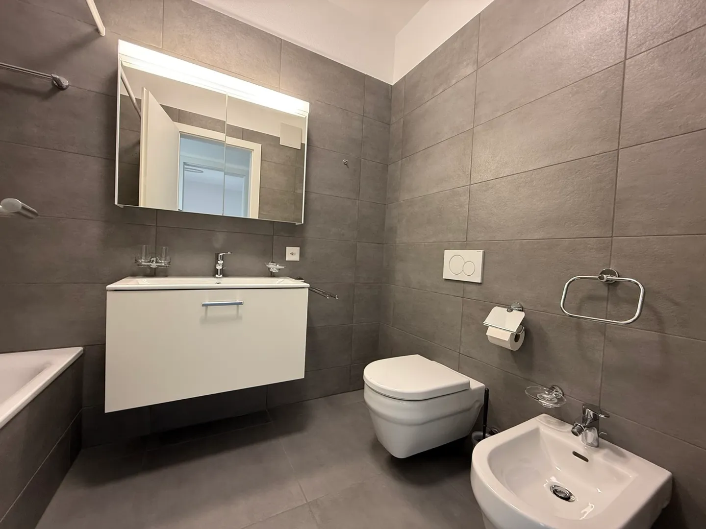 NOUVEAU ET SPACIEUX 2.5 CHAMBRES - Photo 10 sur 12