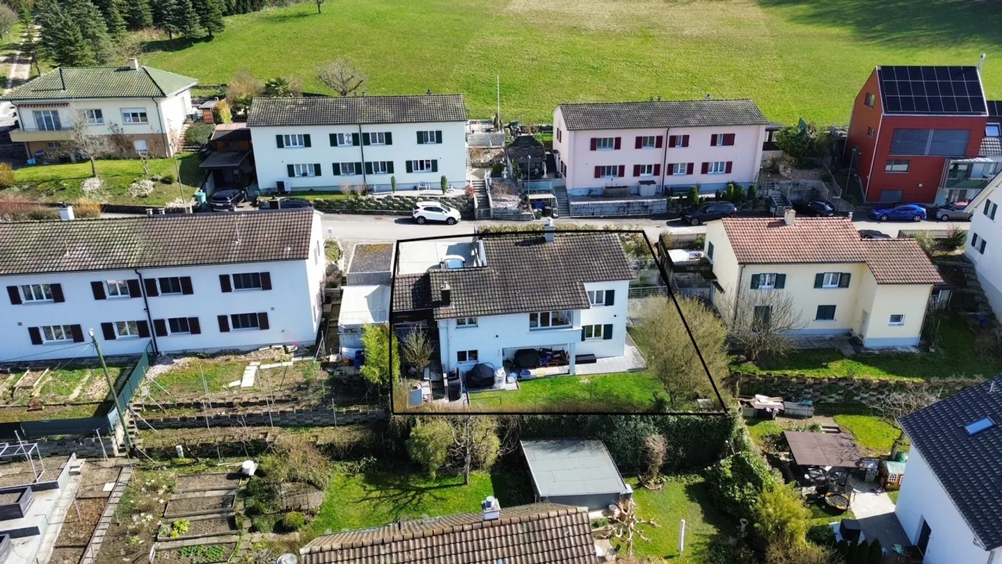Casa unifamiliare indipendente in una posizione tranquilla con vista - Foto 1 di 13