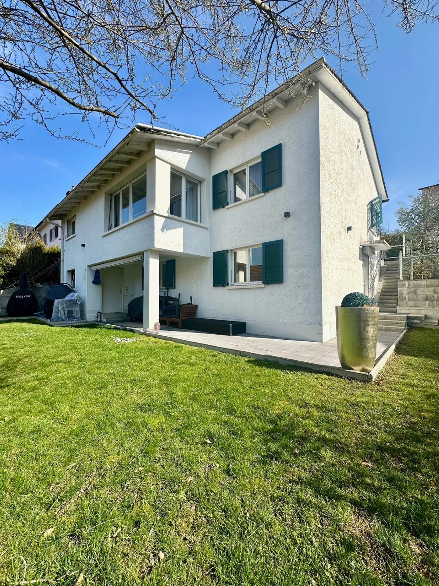 Casa unifamiliare indipendente in una posizione tranquilla con vista - Foto 2 di 13