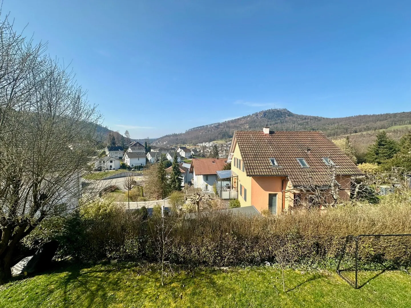 Casa unifamiliare indipendente in una posizione tranquilla con vista - Foto 3 di 13