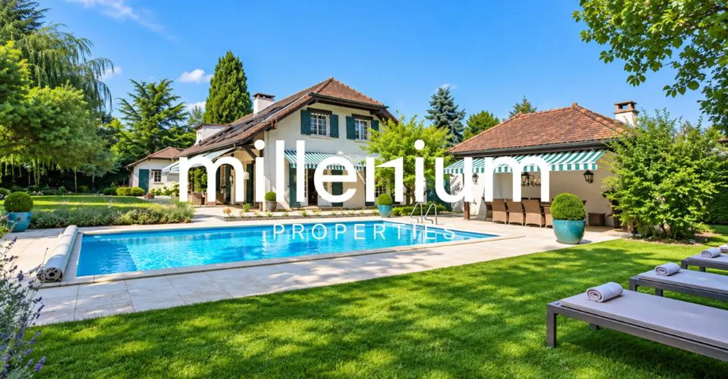 Klassisches Haus mit Pool im Herzen eines schönen Gartens - Foto 1 von 11
