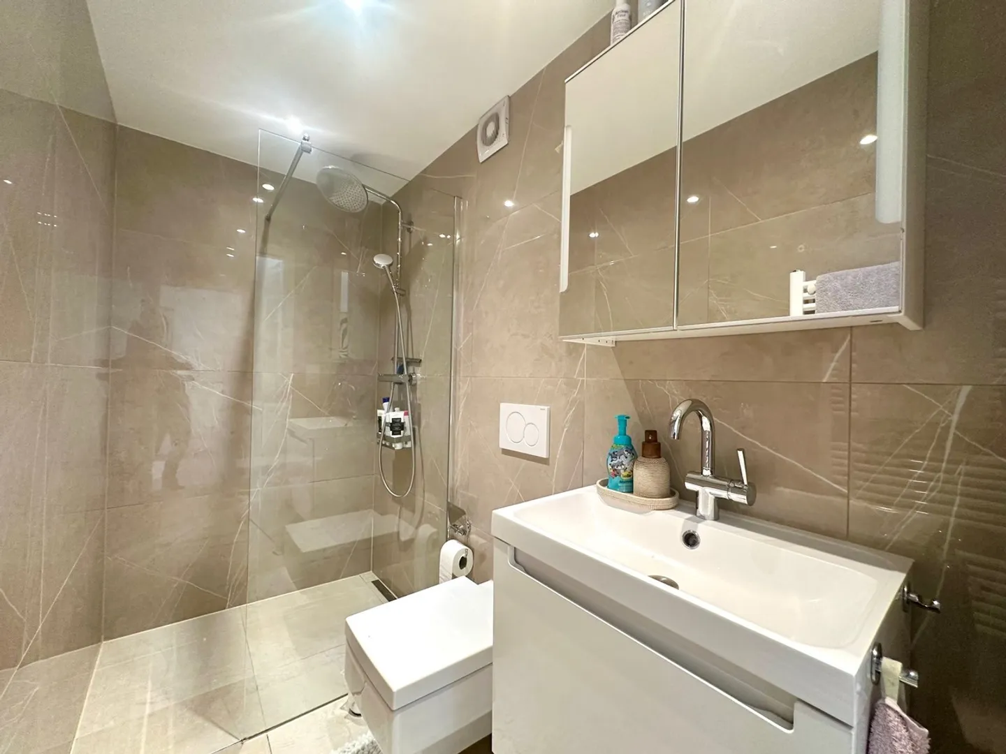 Casa unifamiliare indipendente in una posizione tranquilla con vista - Foto 9 di 13