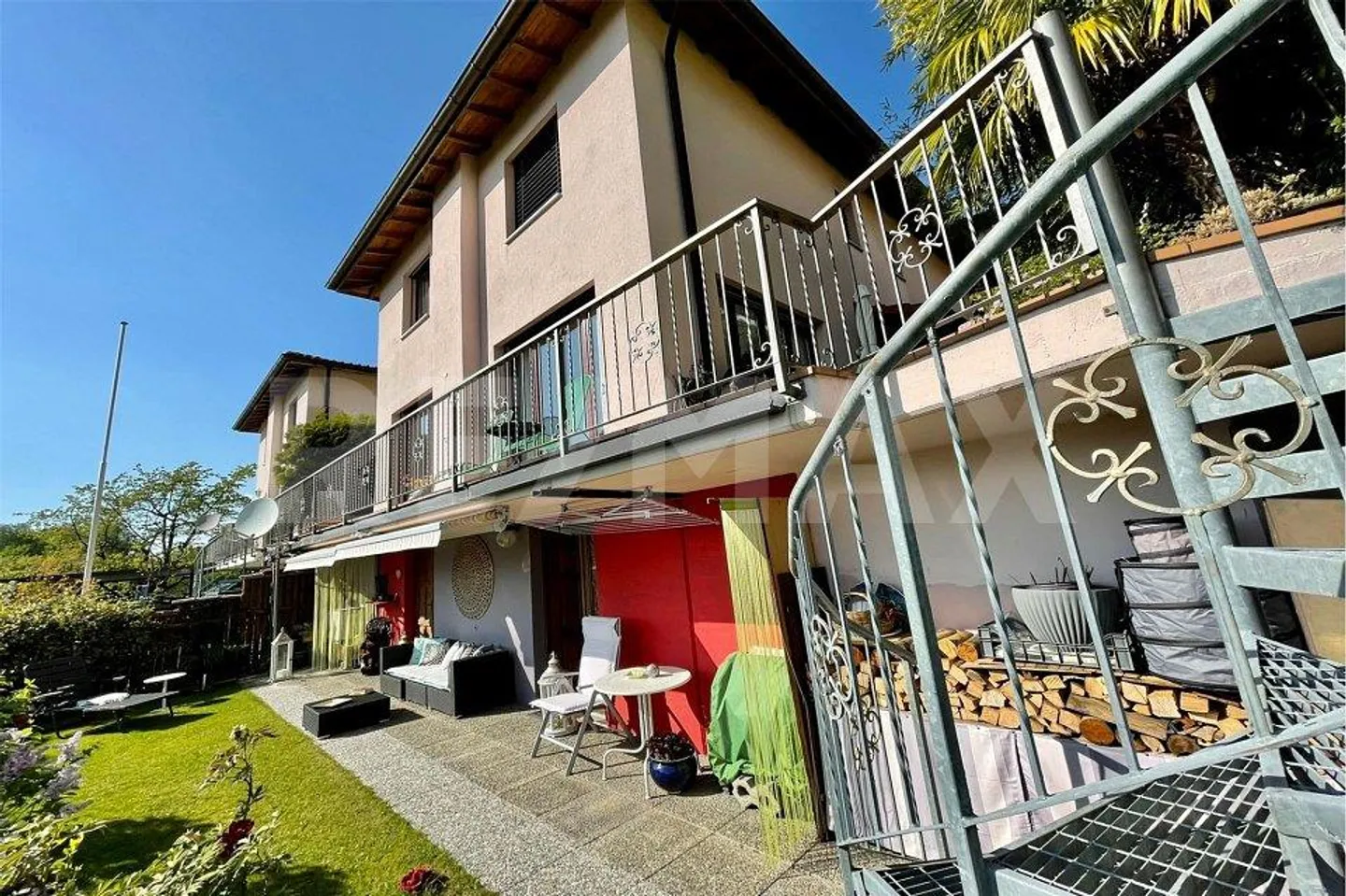 Bella villa di 5 ½ stanze con vista libera - Foto 3 di 13
