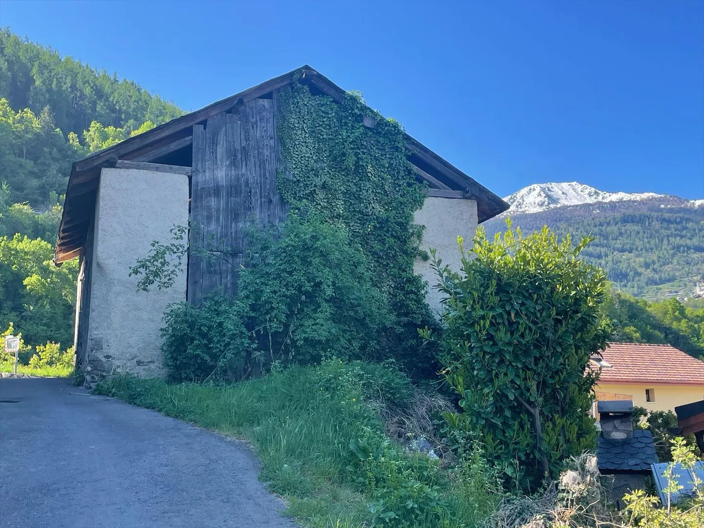 Beautiful Barn with a View - Photo 4 of 12