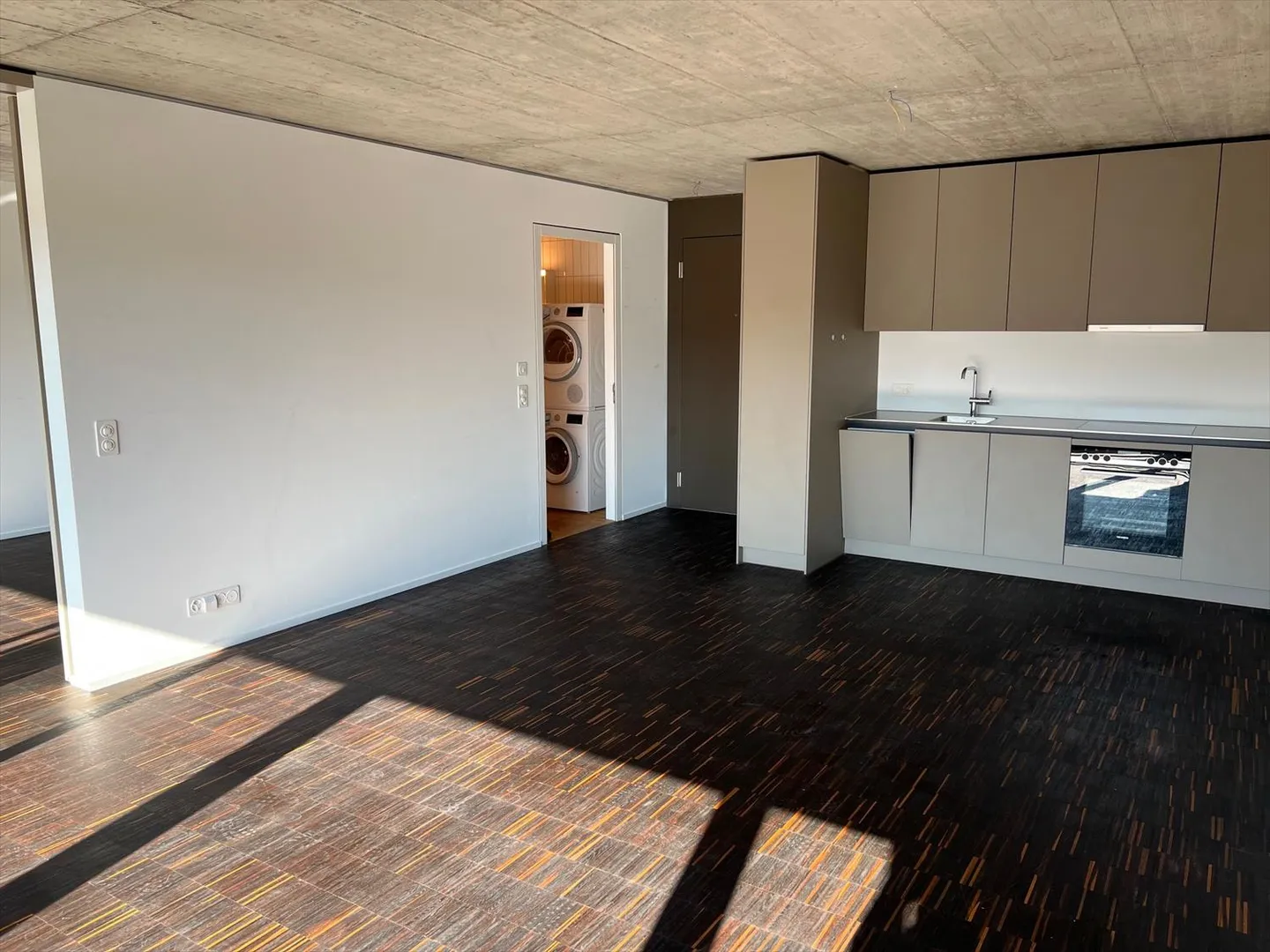 2.5 Wohnung mit Panoramablick Verfügbar im Dezember - Foto 3 von 6