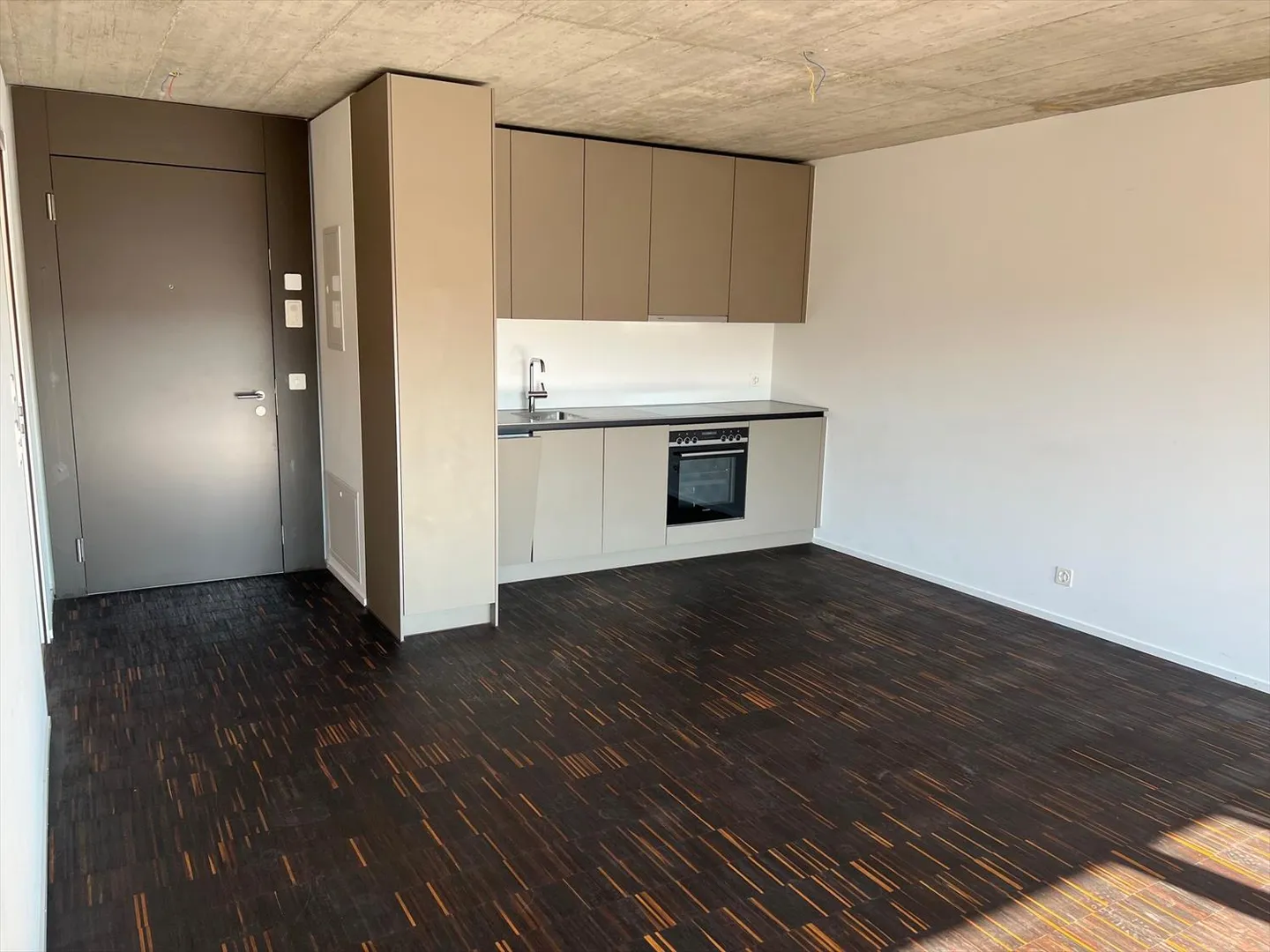 2.5 Wohnung mit Panoramablick Verfügbar im Dezember - Foto 4 von 6