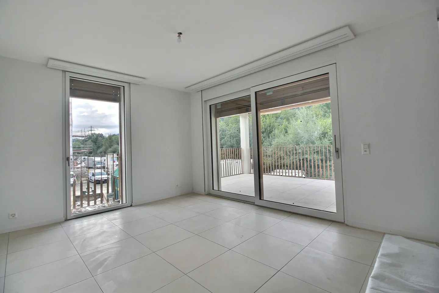 Exceptional 5.5-room apartment for rent in Marly! - Photo 2 of 13