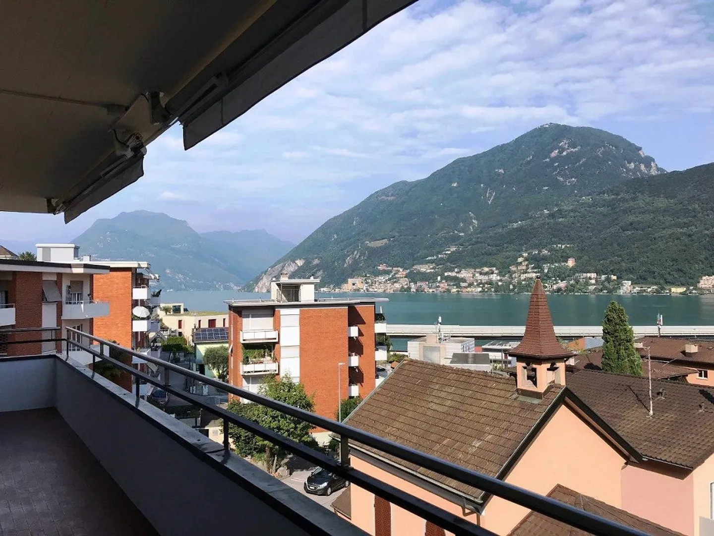 APPARTEMENT 4.5 PIÈCES AVEC VUE PARTIELLE SUR LE LAC - Photo 1 sur 9