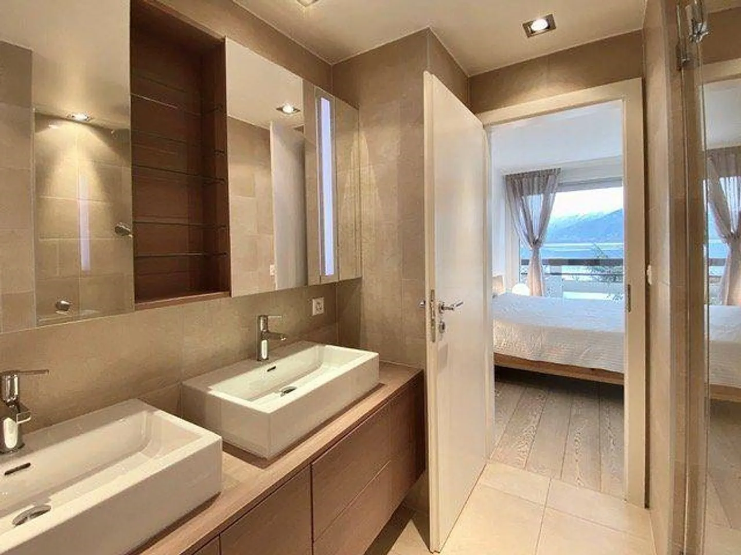 Wunderschöne 3,5-Zimmer-Wohnung mit atemberaubendem Seeblick - Foto 9 von 13