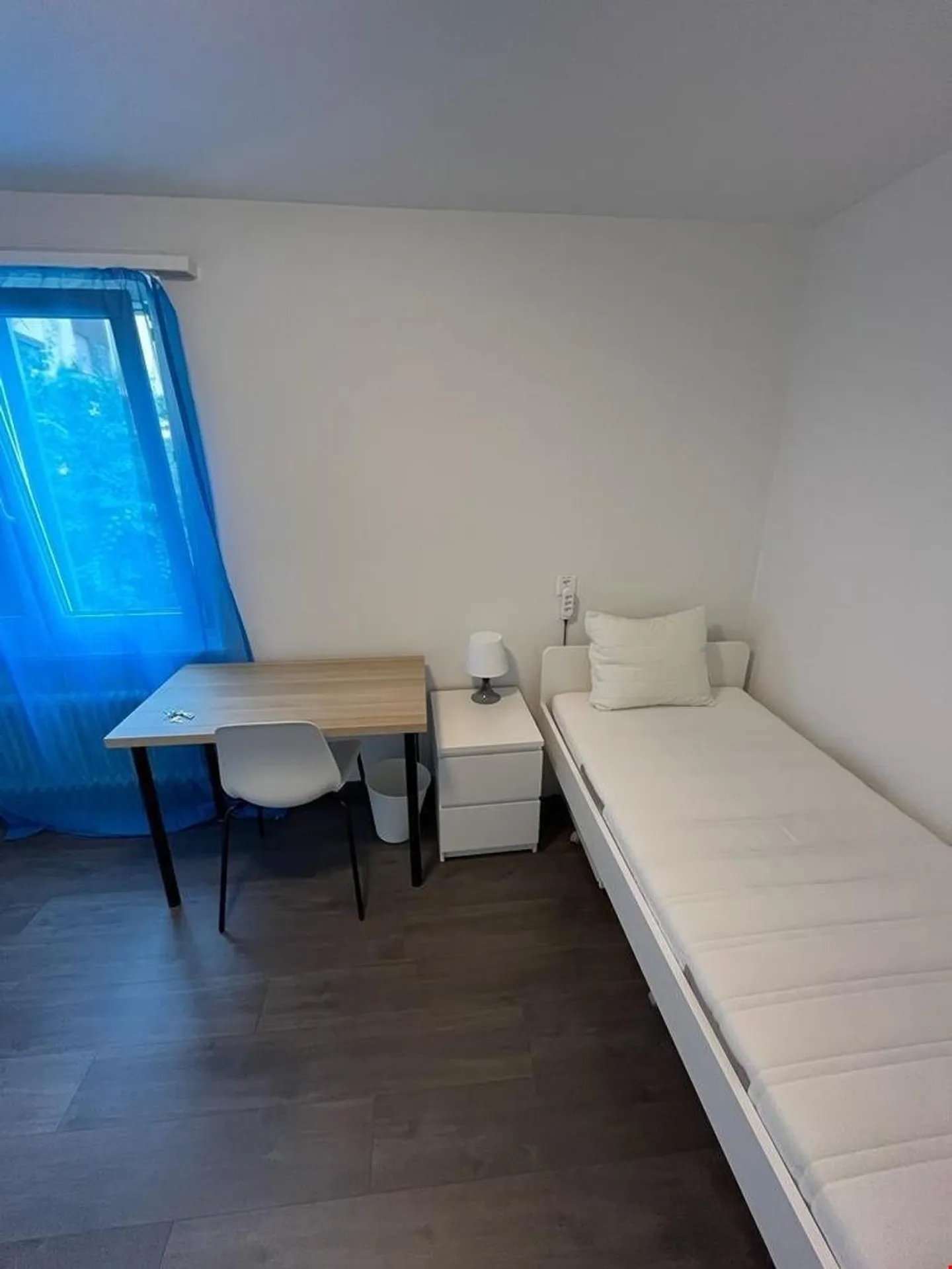 ACTION 10% de réduction "Chambre partagée incluant meubles, électricité et Internet - Au cœur de Visp" - Photo 3 sur 5