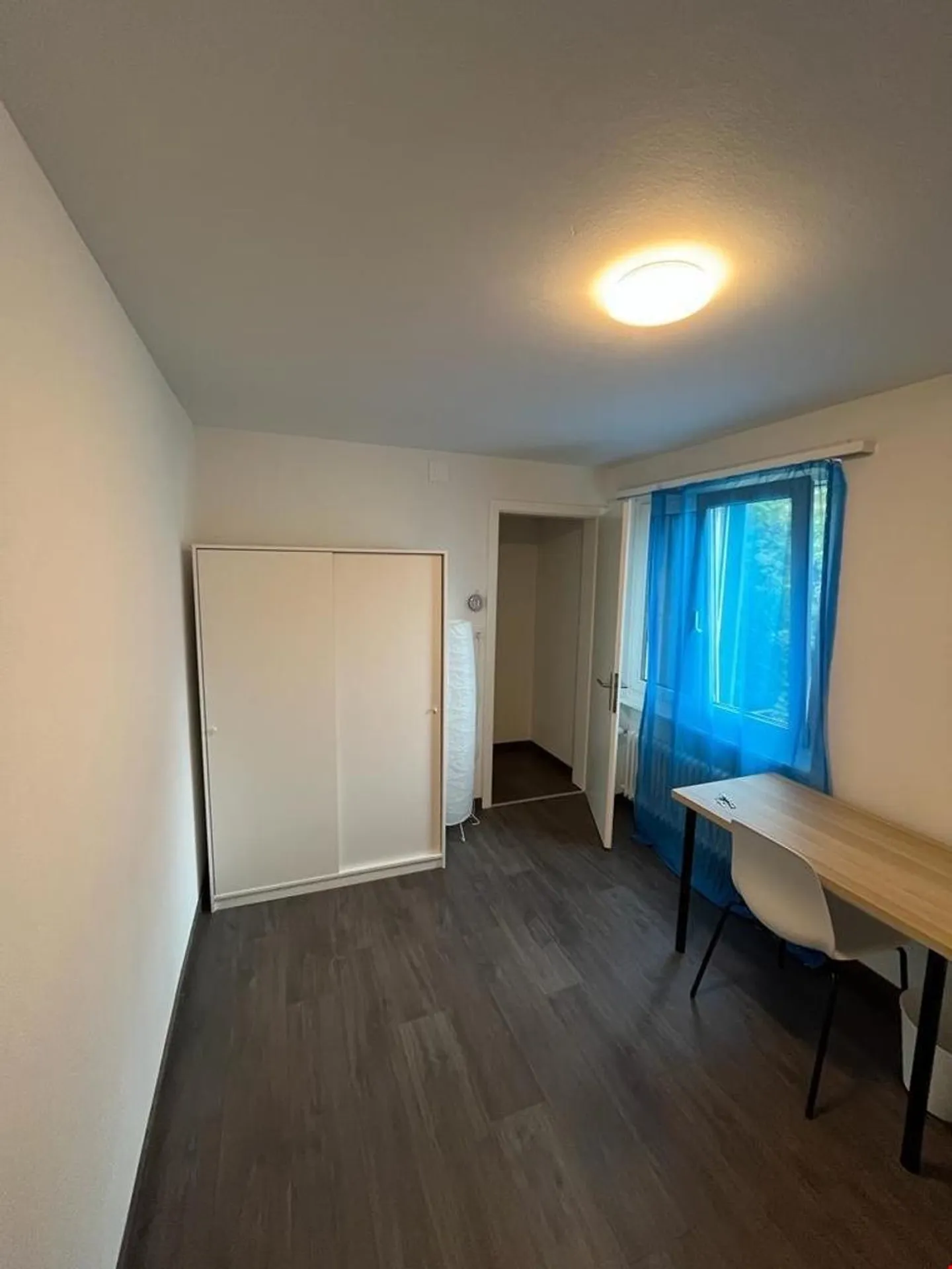 ACTION 10% de réduction "Chambre partagée incluant meubles, électricité et Internet - Au cœur de Visp" - Photo 4 sur 5