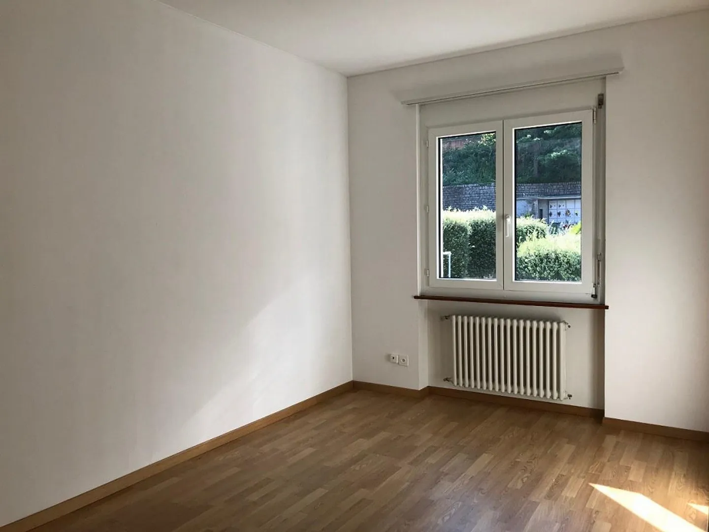 APPARTEMENT 4.5 PIÈCES AVEC VUE PARTIELLE SUR LE LAC - Photo 5 sur 9