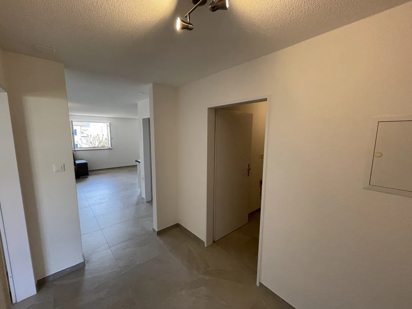 Ampio Appartamento di 4.5 Stanze - Foto 8 di 23