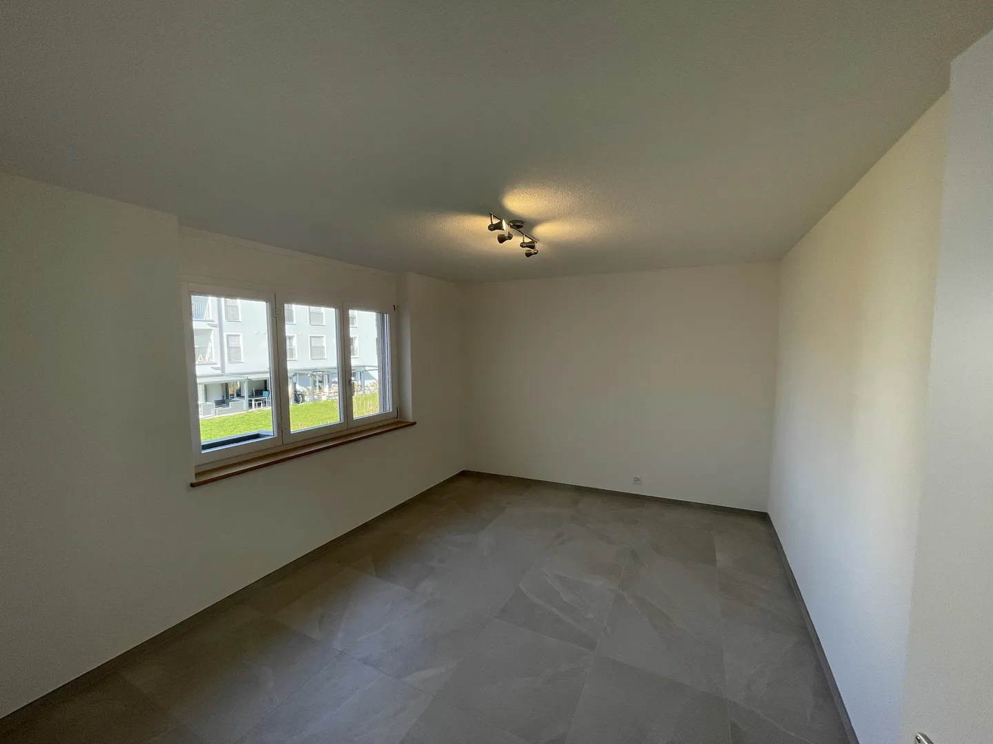 Ampio Appartamento di 4.5 Stanze - Foto 9 di 23