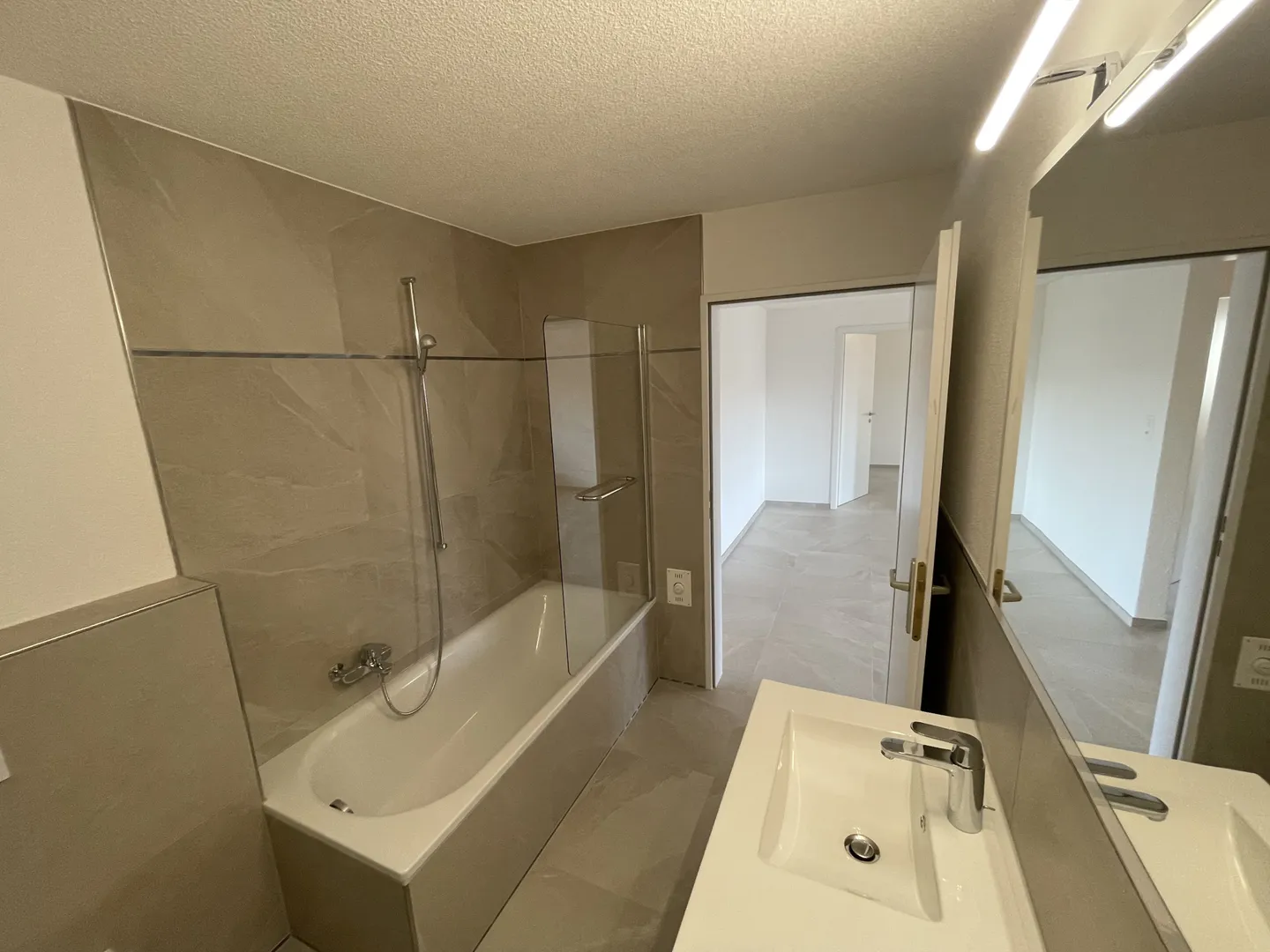 Ampio Appartamento di 4.5 Stanze - Foto 14 di 23